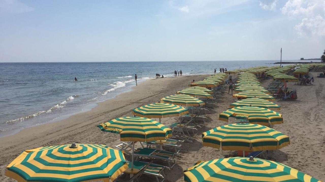 Centro Vacanze Lido Smeraldo Frigole Exterior photo